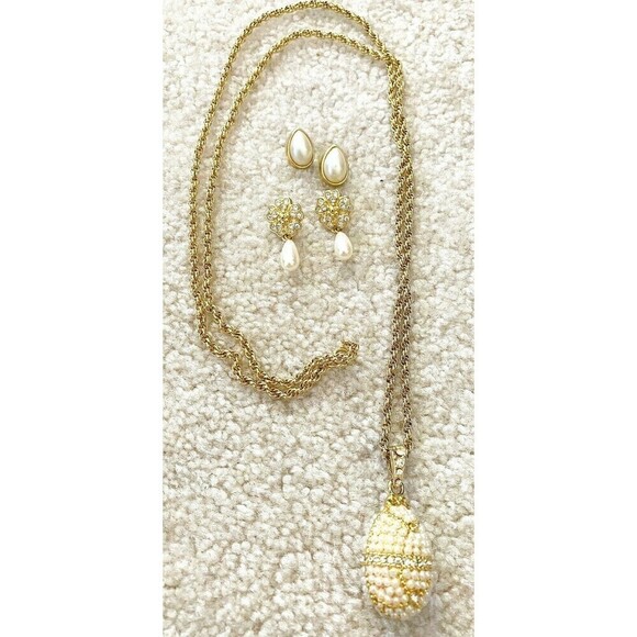 Beaded Egg Necklace & Earring Set Faux Pearl Gold Rhinestone Richelieu 90s Y2K - Picture 1 of 7
